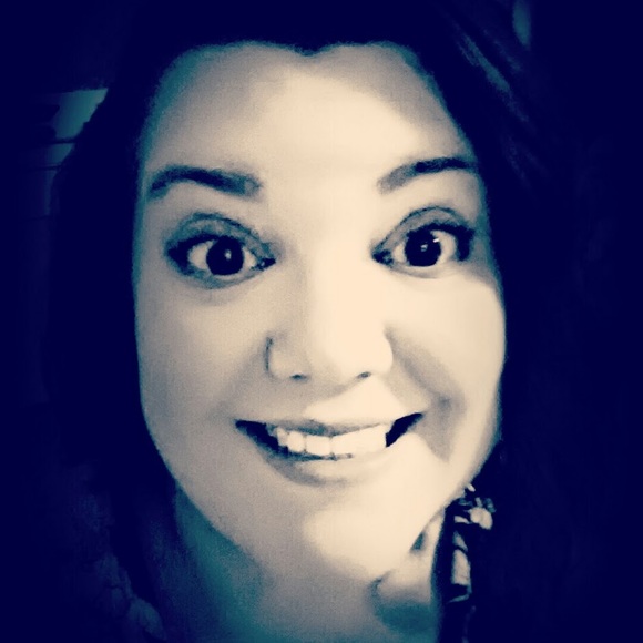 Meet your Posher, Mandi - Picture 1 of 2